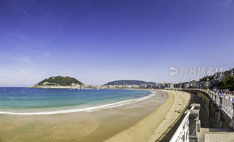 Playa de La Concha全景，圣塞巴斯蒂安，多诺斯蒂亚，巴斯克国家，西班牙